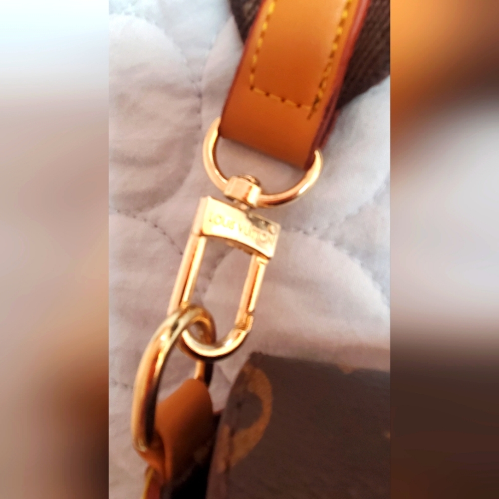 LV crossbody and small wallet - Picture 2 of 12